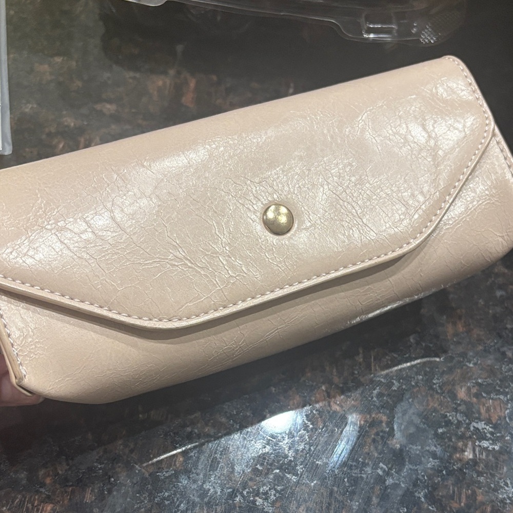 Moda Luxe Cream Wallet with Gold Accent